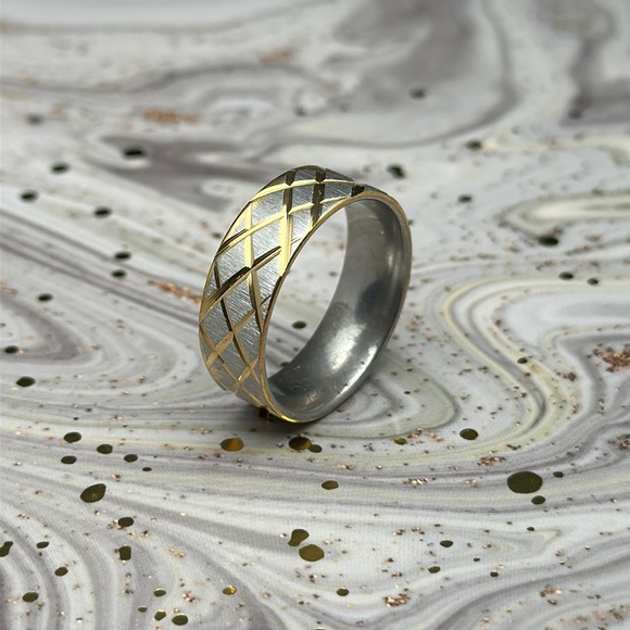 Silver & Gold Ring, Men’s or Women’s - Picture 2 of 4